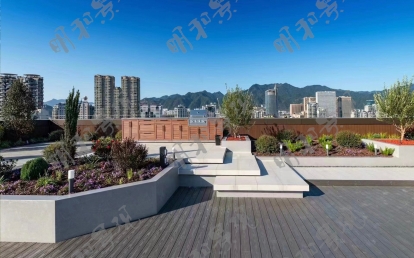 遠(yuǎn)離城市喧囂，只需要一個(gè)屋頂花園
